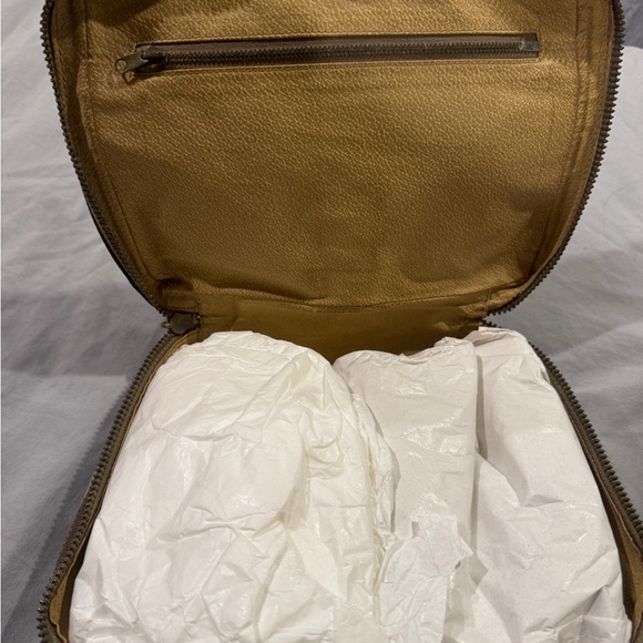 Vintage Gucci cosmetic bag - Picture 6 of 9